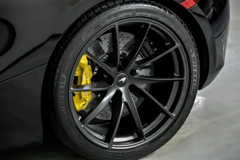 2022 McLaren 720S Spider - Image 18 of 21