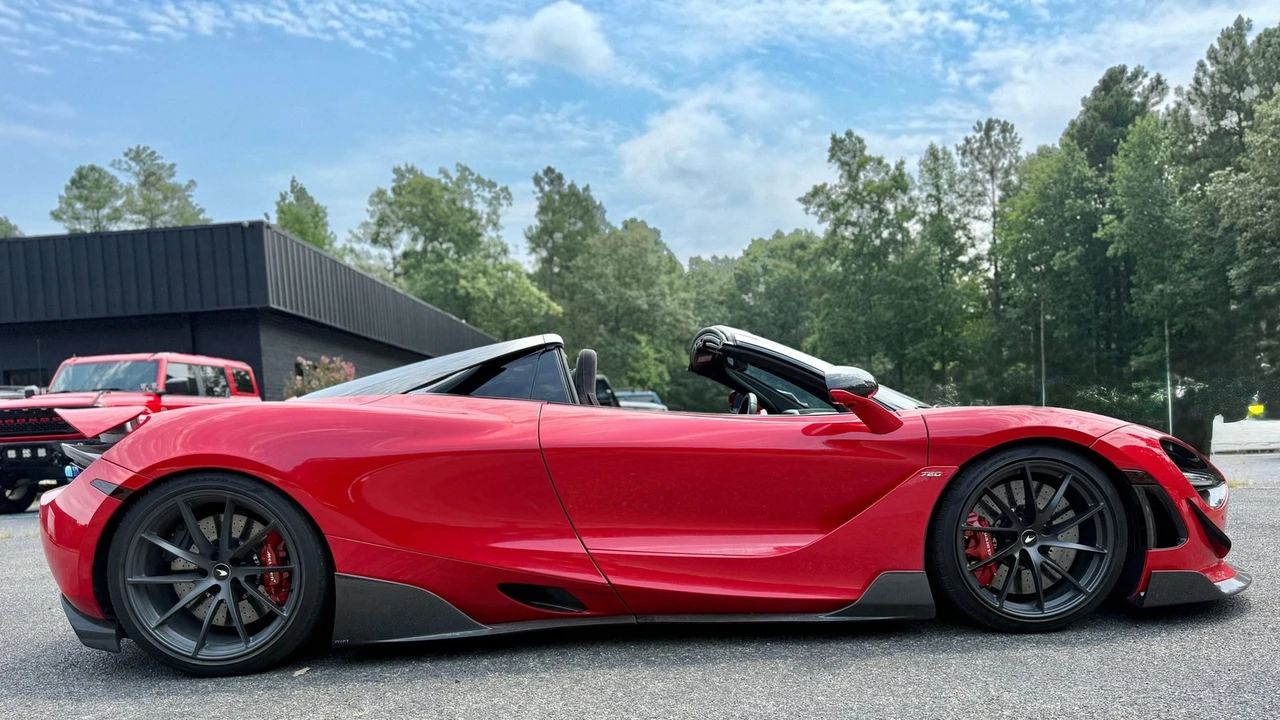 2022 McLaren 720S Spider - Image 11 of 18