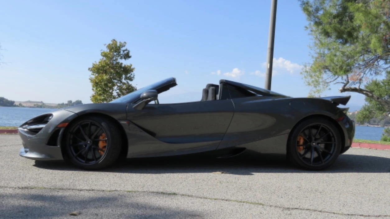 2022 McLaren 720S Spider - Image 2 of 27