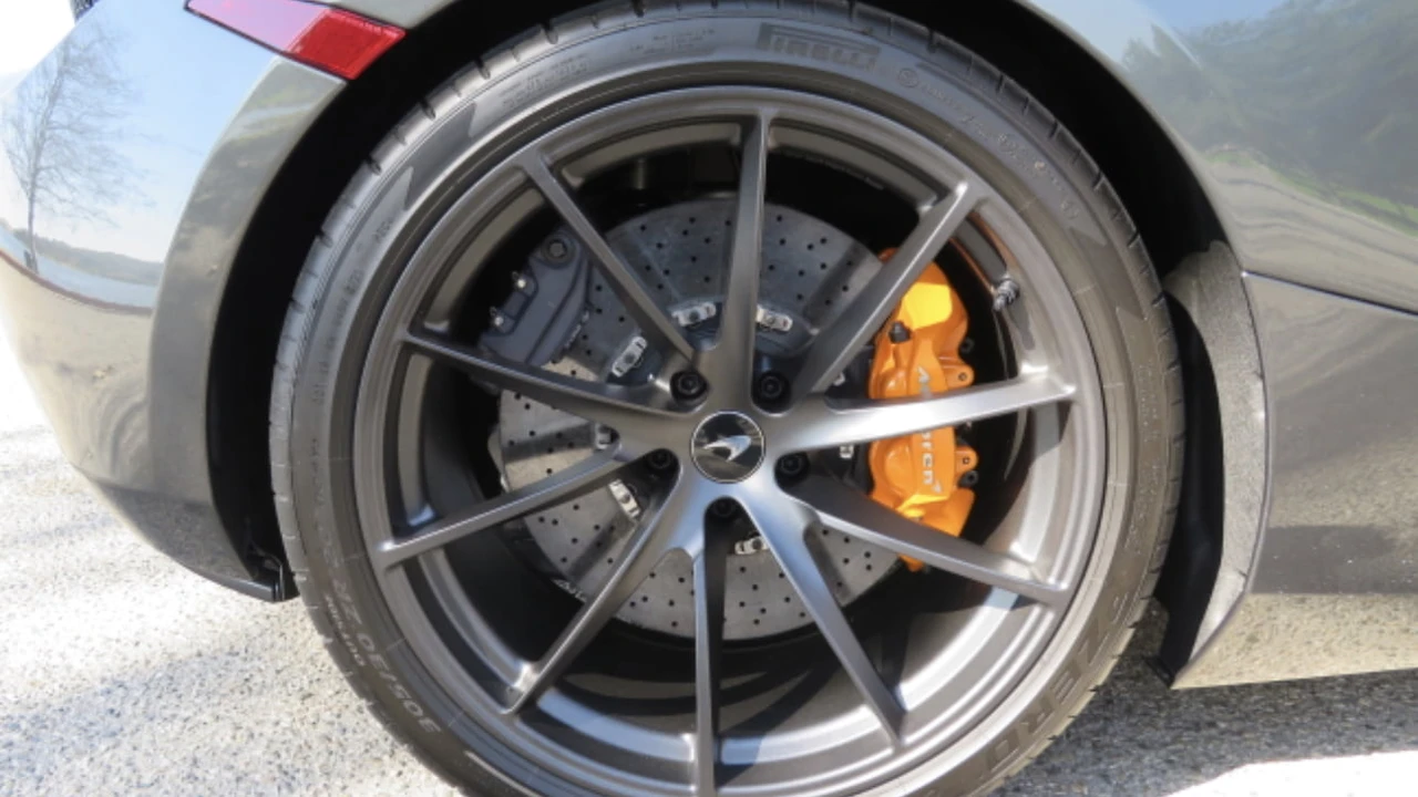 2022 McLaren 720S Spider - Image 11 of 27