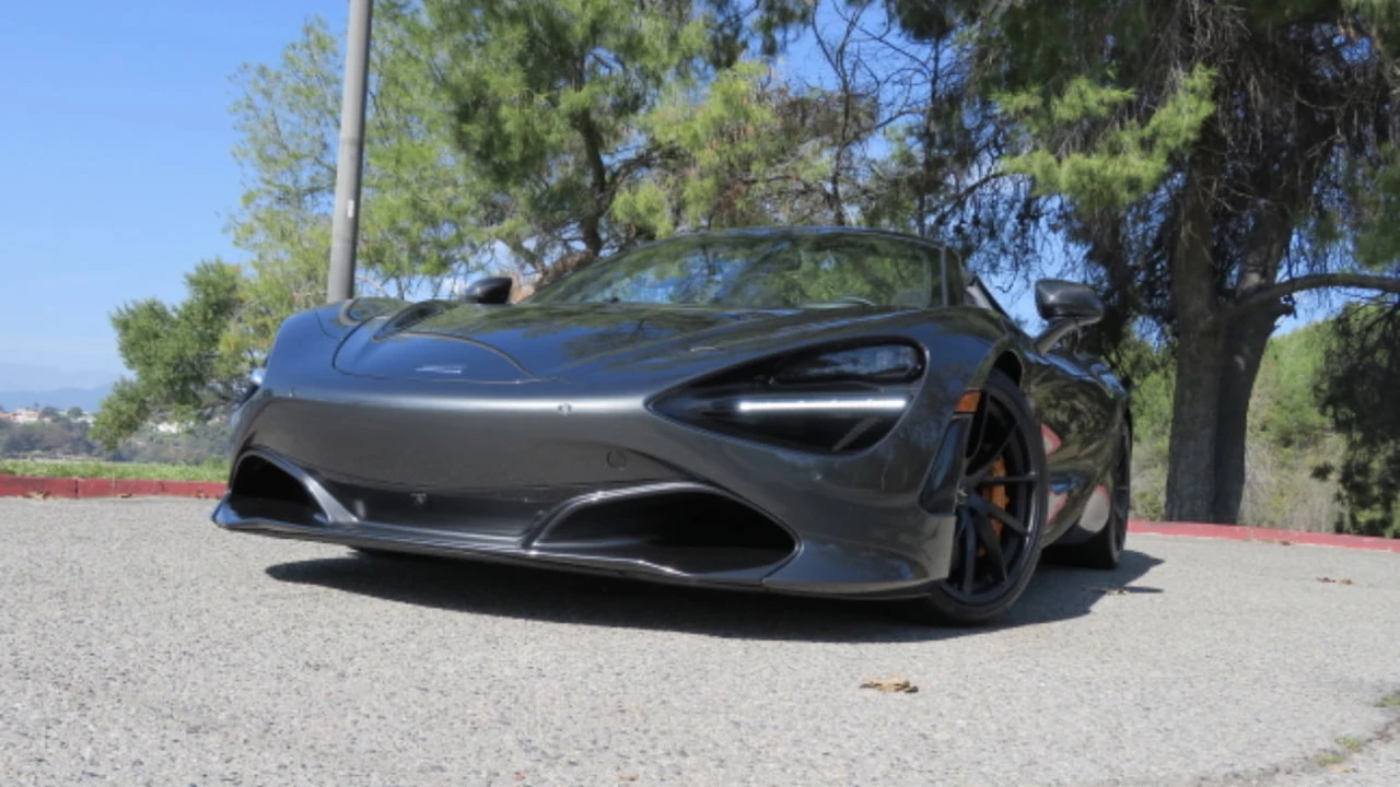 2022 McLaren 720S Spider - Image 14 of 27