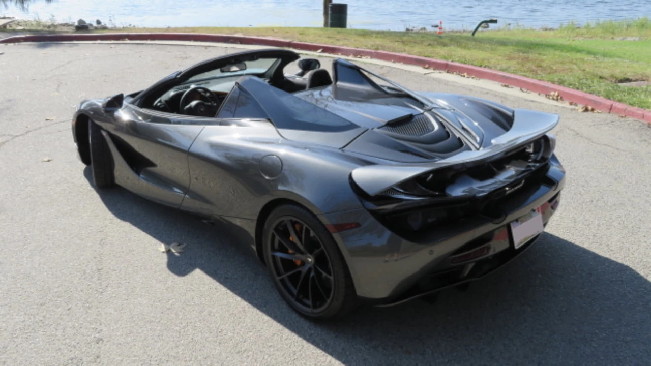 2022 McLaren 720S Spider - Image 15 of 27
