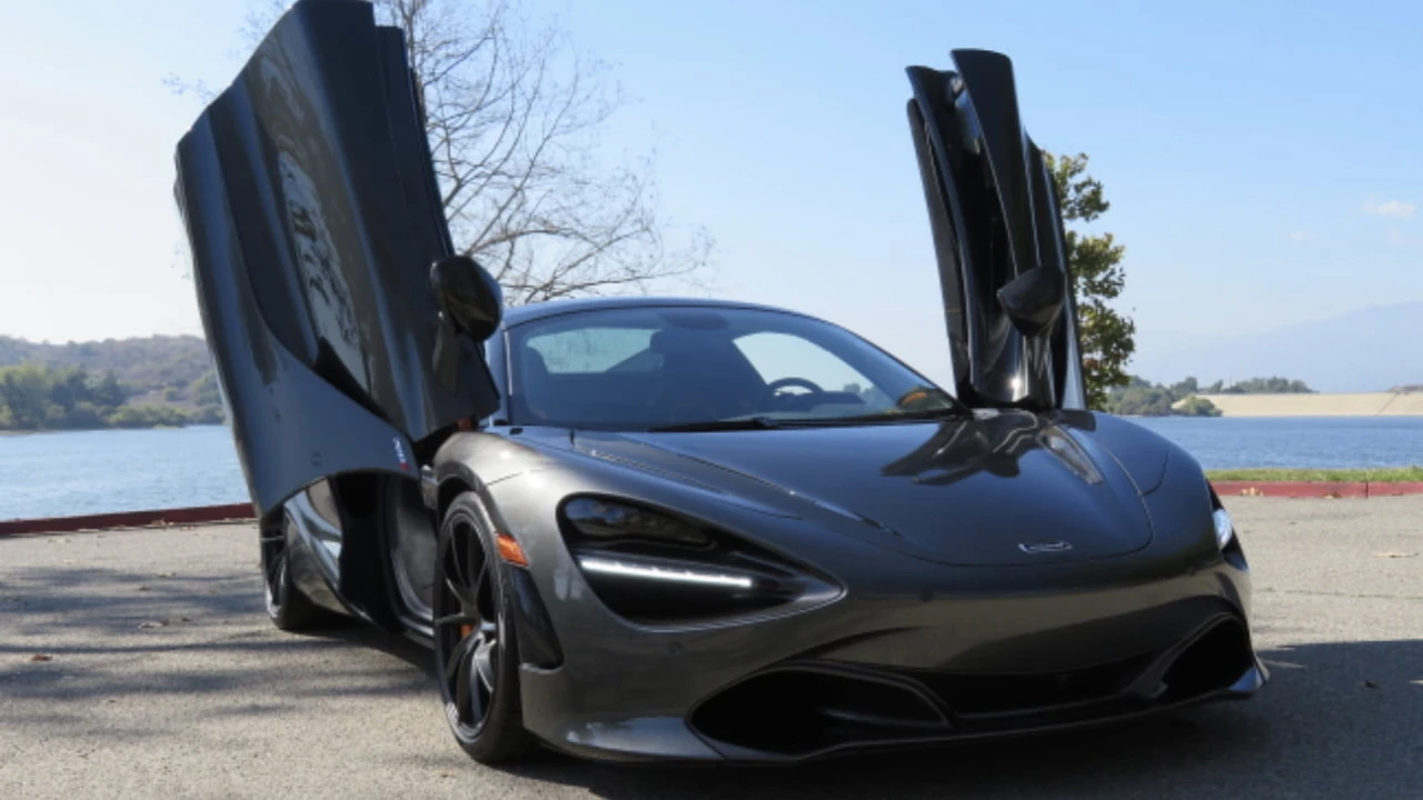 2022 McLaren 720S Spider - Image 17 of 27