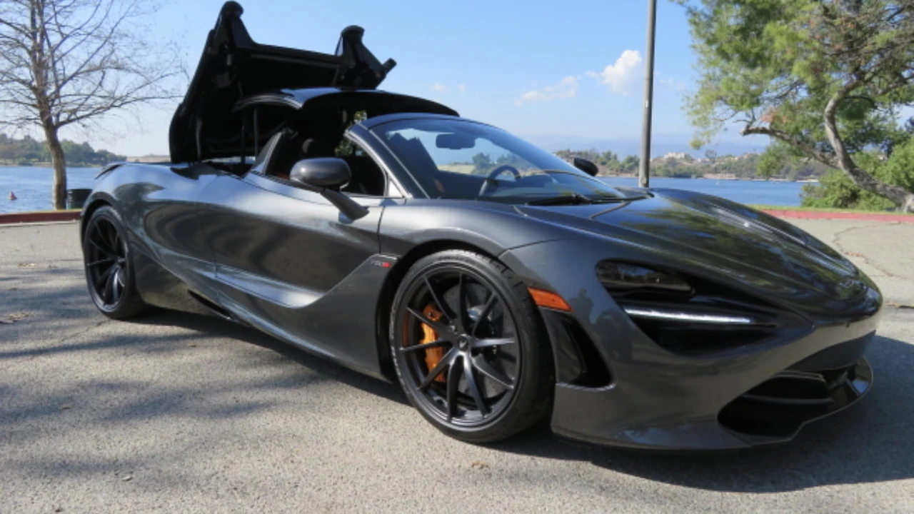 2022 McLaren 720S Spider - Image 19 of 27