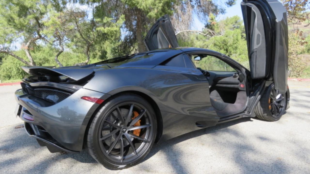 2022 McLaren 720S Spider - Image 20 of 27