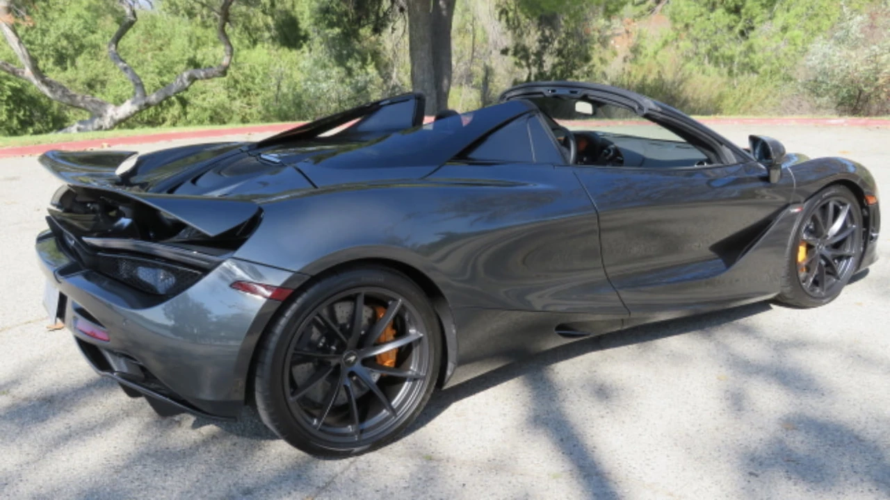 2022 McLaren 720S Spider - Image 26 of 27
