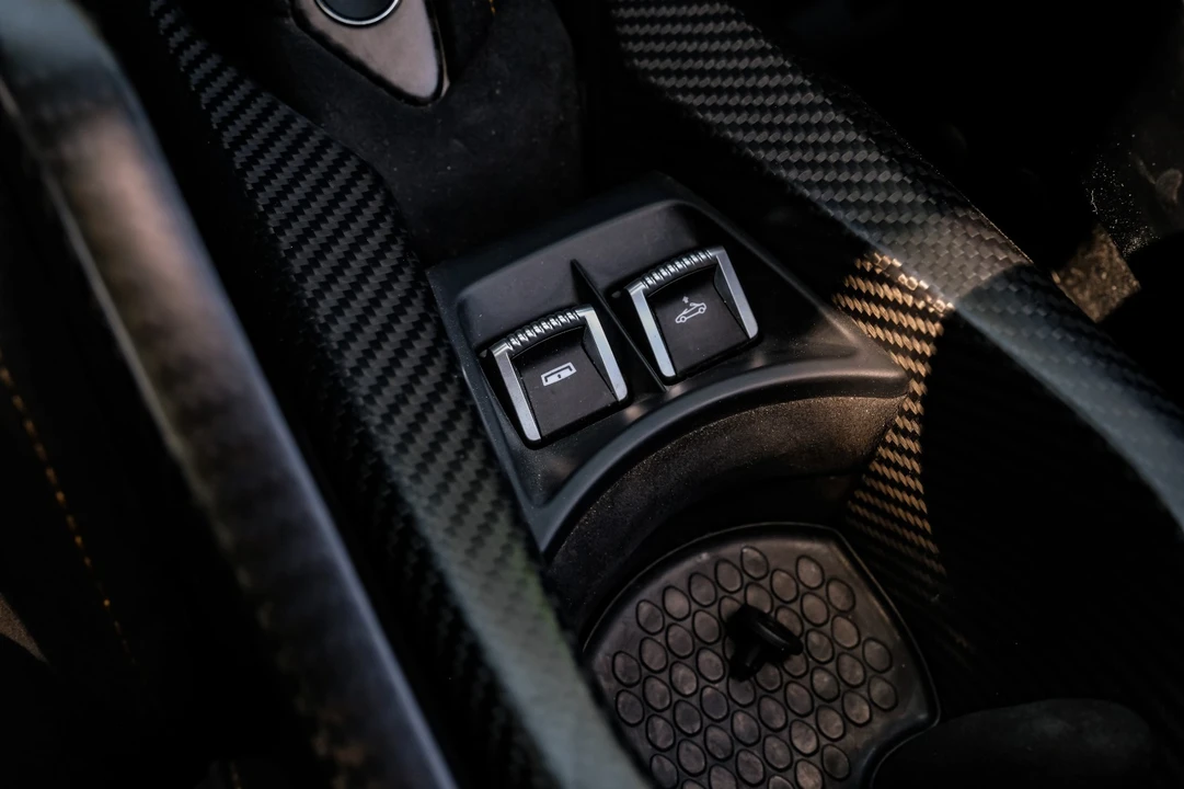 2022 McLaren 765LT - Image 26 of 31