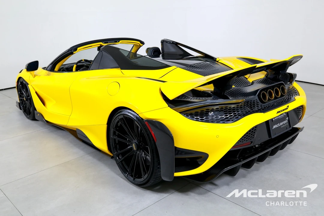 2022 McLaren 675LT - Image 8 of 31