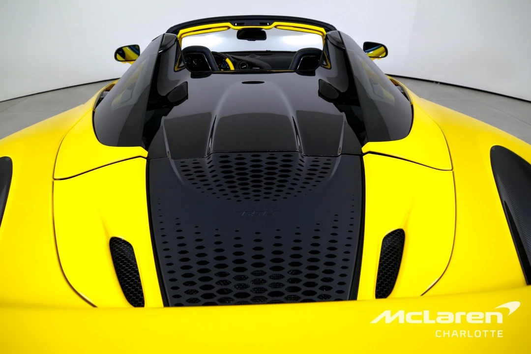 2022 McLaren 675LT - Image 24 of 31