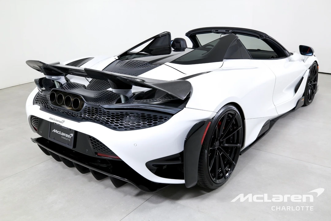 2022 McLaren 675LT - Image 10 of 12