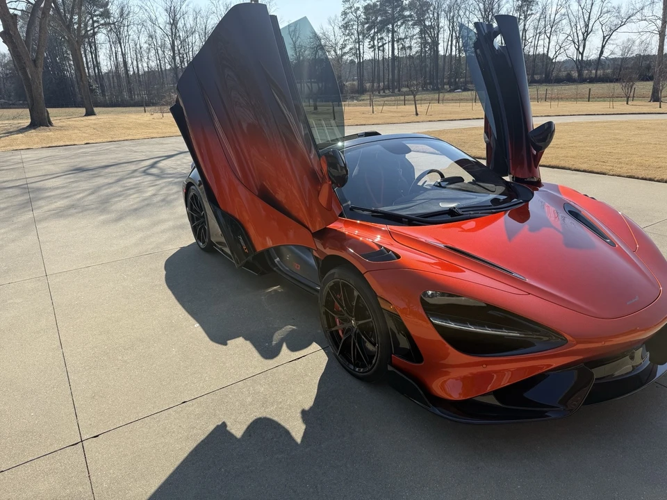 2022 McLaren 765LT - Image 9 of 16