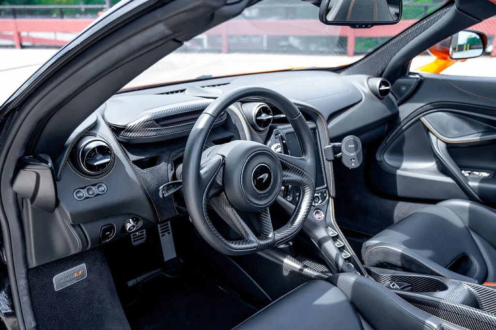 2022 McLaren 765LT Spider - Image 25 of 30