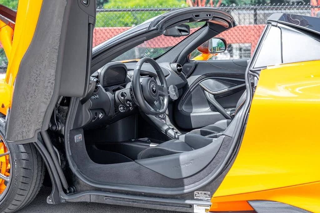 2022 McLaren 765LT Spider - Image 24 of 30