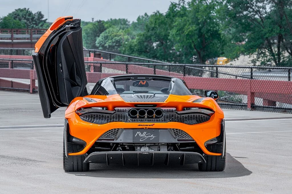 2022 McLaren 765LT Spider - Image 2 of 30