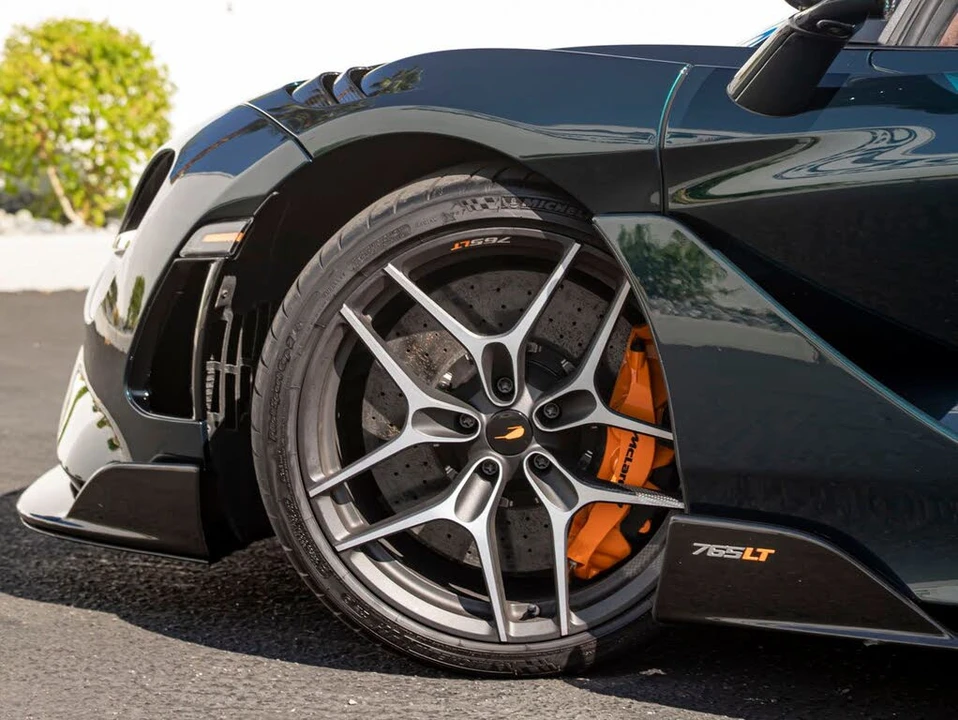 2022 McLaren 765LT Spider - Image 17 of 31