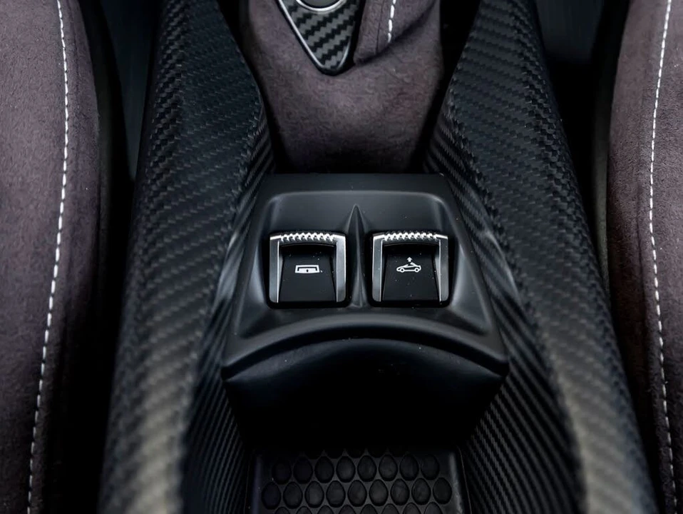 2022 McLaren 765LT Spider - Image 27 of 31
