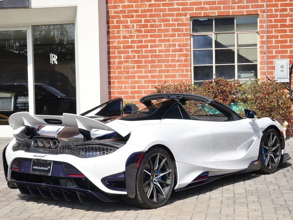 2022 McLaren 765LT Spider - Image 4 of 31