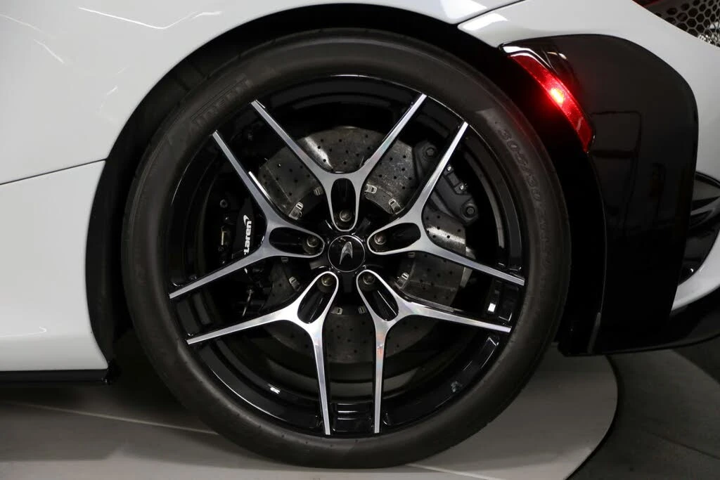 2022 McLaren 765LT Spider - Image 24 of 31