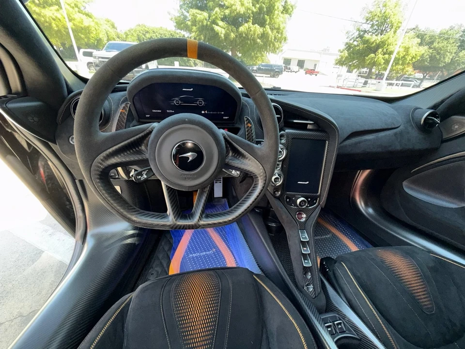 2022 McLaren 765LT Spider - Image 17 of 18