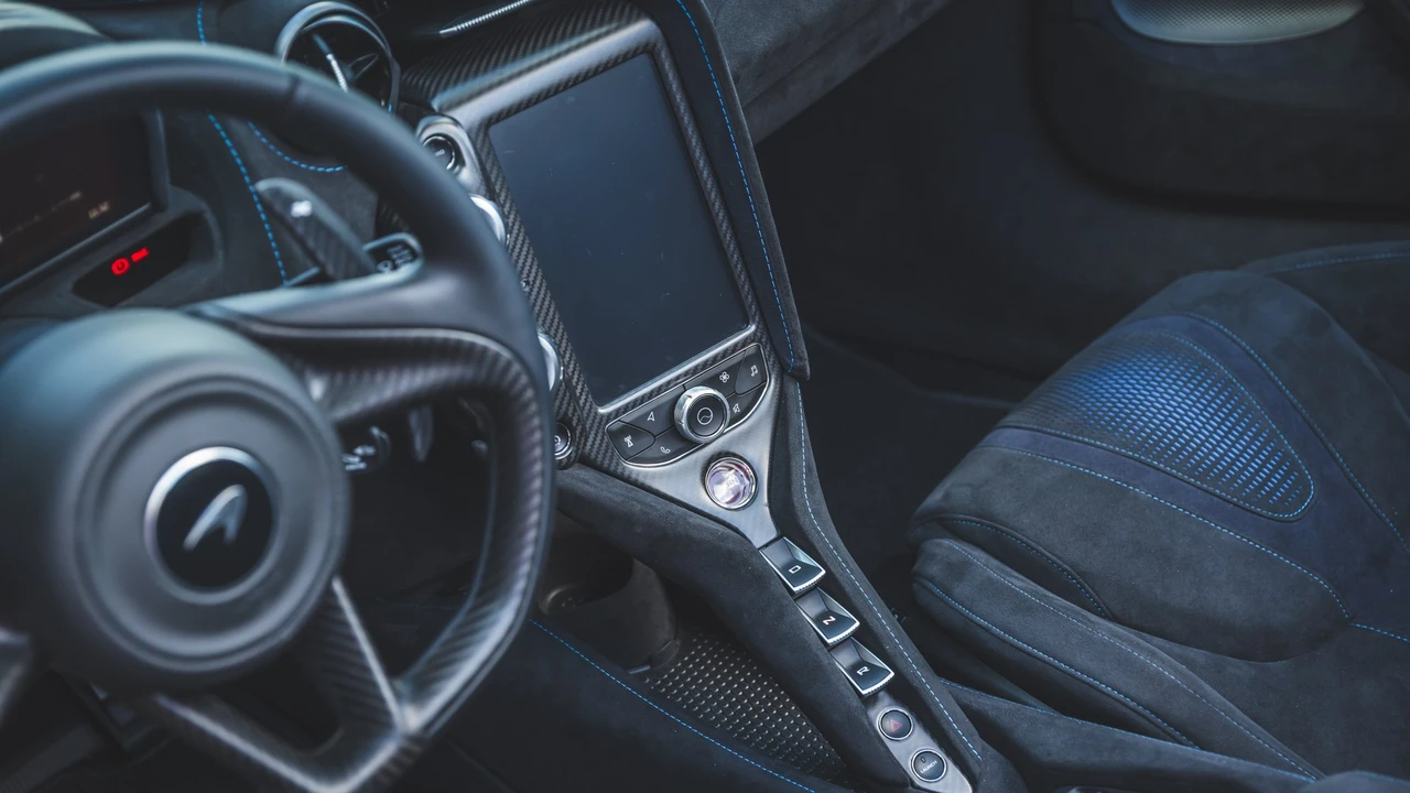 2022 McLaren 765LT Spider - Image 16 of 21