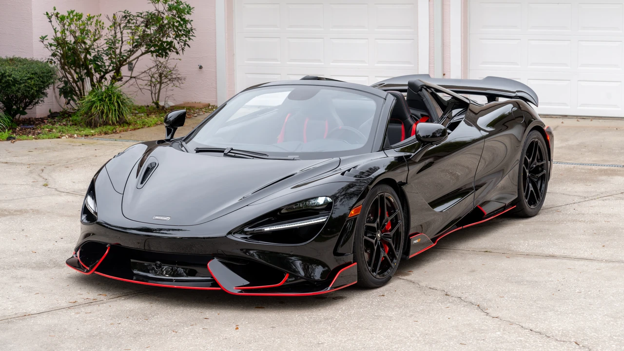 2022 McLaren 765LT Spider - Image 2 of 31