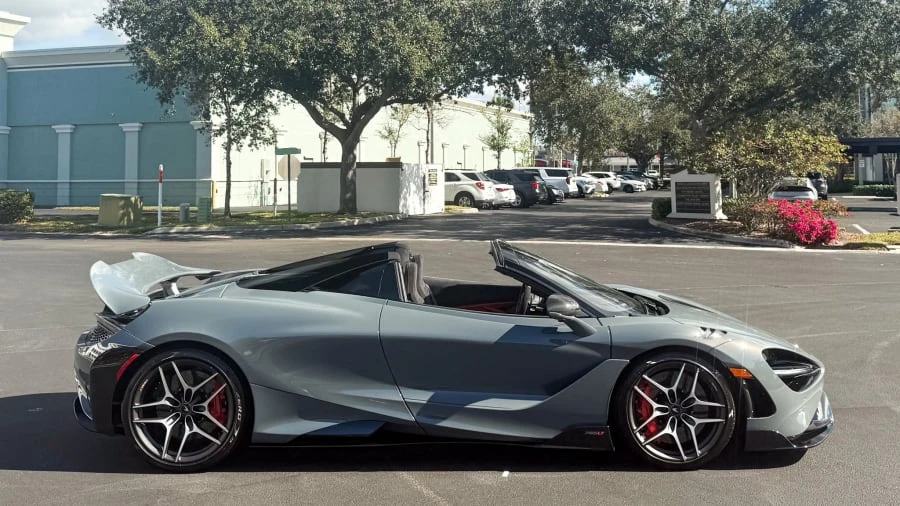 2022 McLaren 765LT Spider - Image 2 of 14