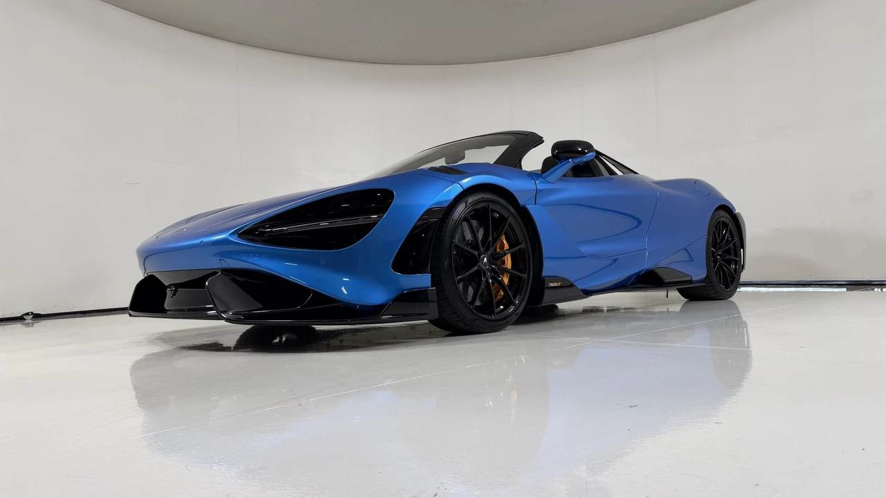 2022 McLaren 765LT Spider - Image 17 of 31