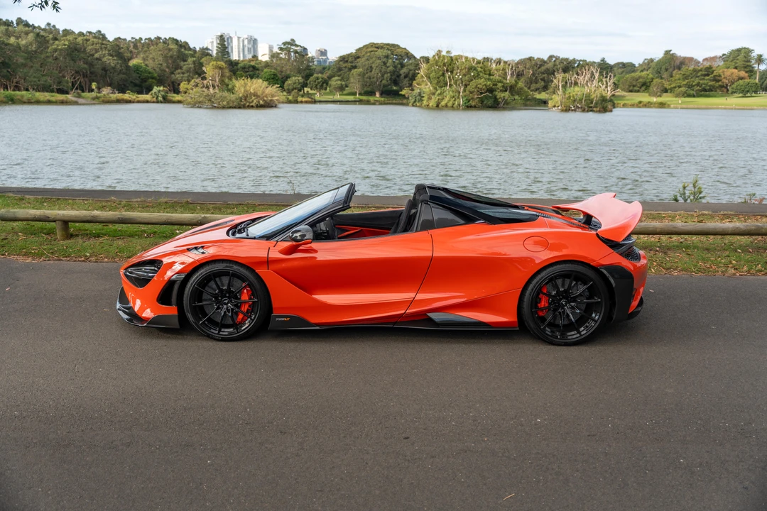 2022 McLaren 765LT Spider - Image 15 of 31