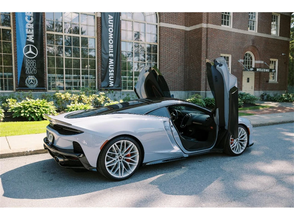 2022 McLaren GT - Image 14 of 21
