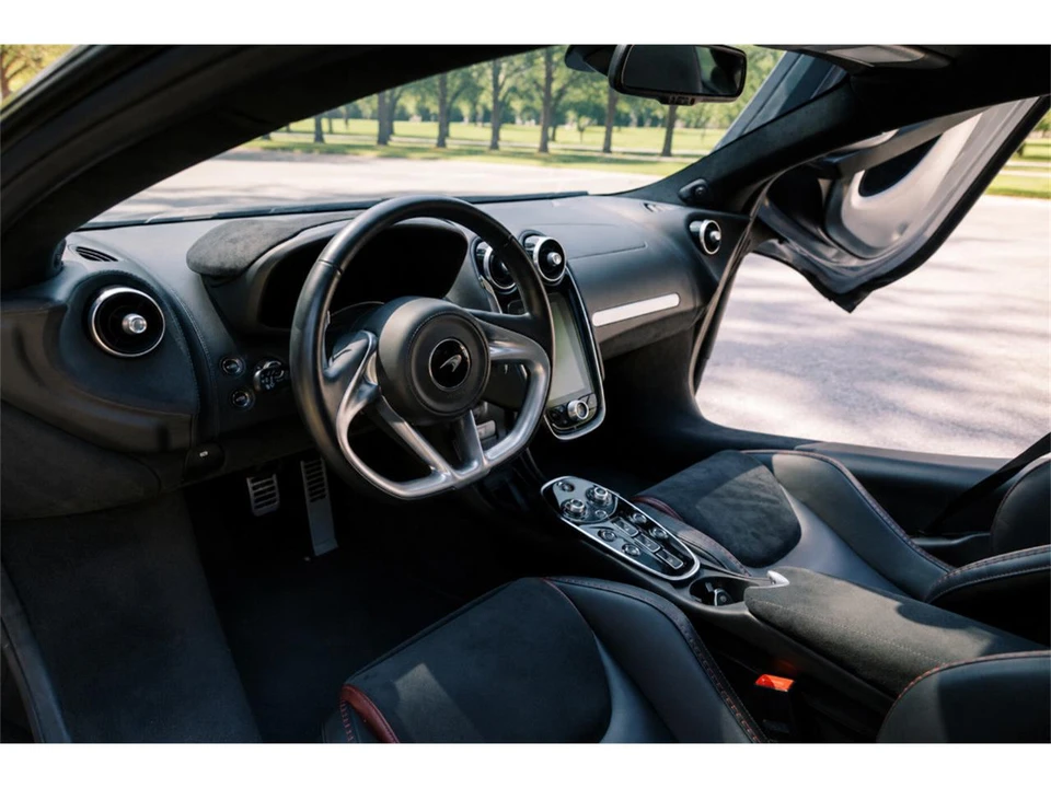2022 McLaren GT - Image 18 of 21