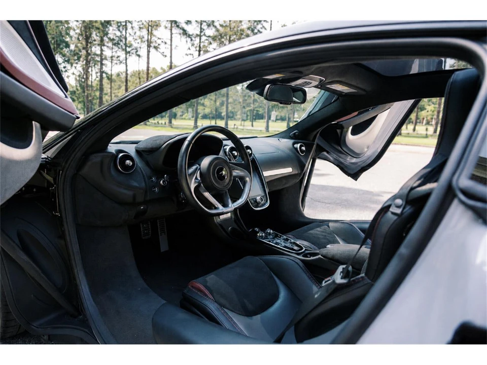 2022 McLaren GT - Image 17 of 21