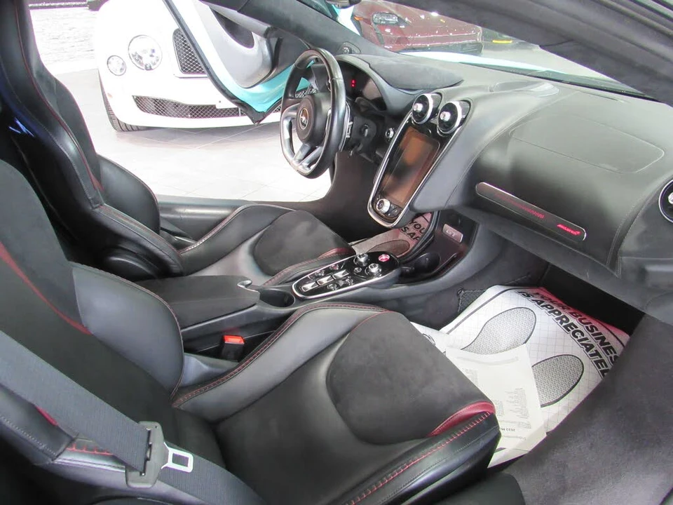 2022 McLaren GT - Image 13 of 18