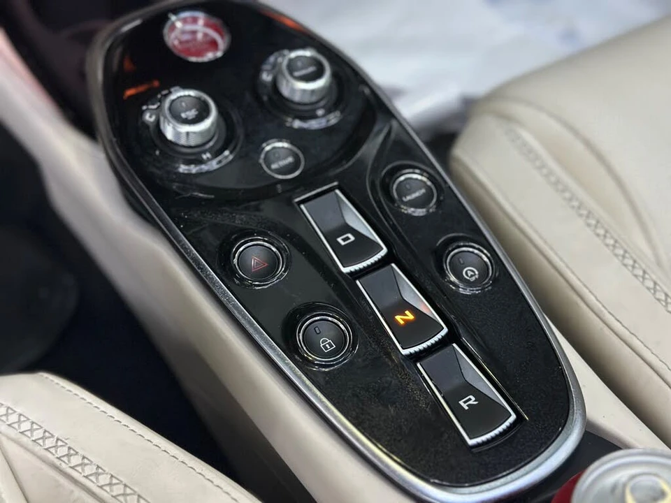 2022 McLaren GT - Image 9 of 11