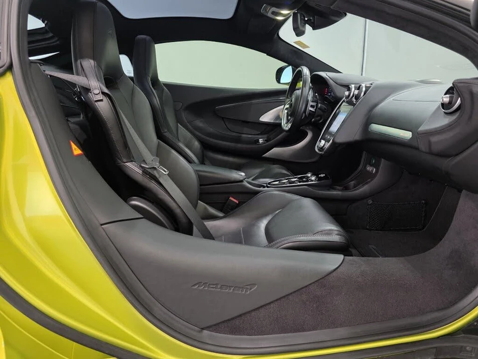 2022 McLaren GT - Image 17 of 26