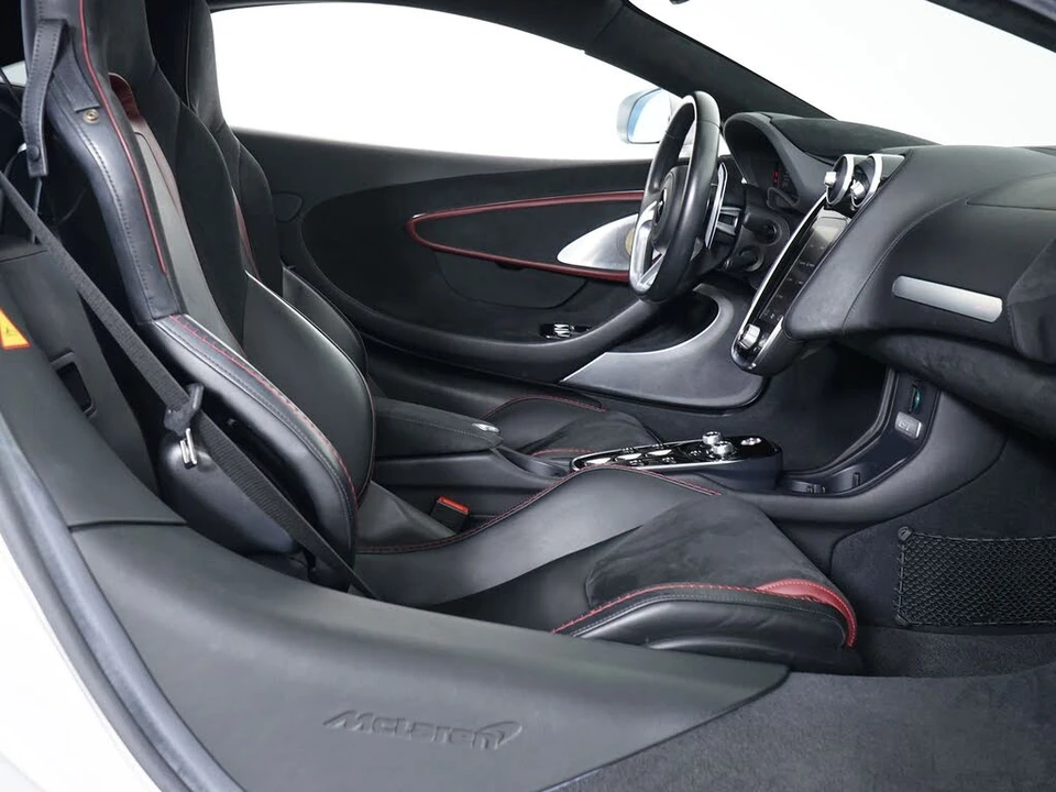 2022 McLaren GT - Image 29 of 30