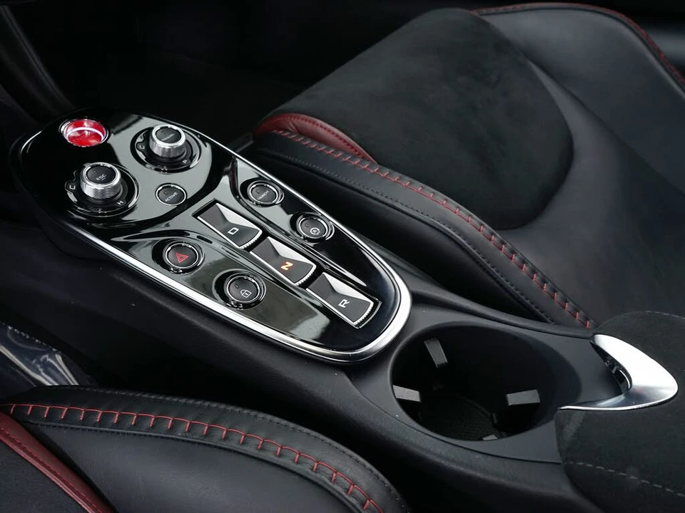 2022 McLaren GT - Image 27 of 30