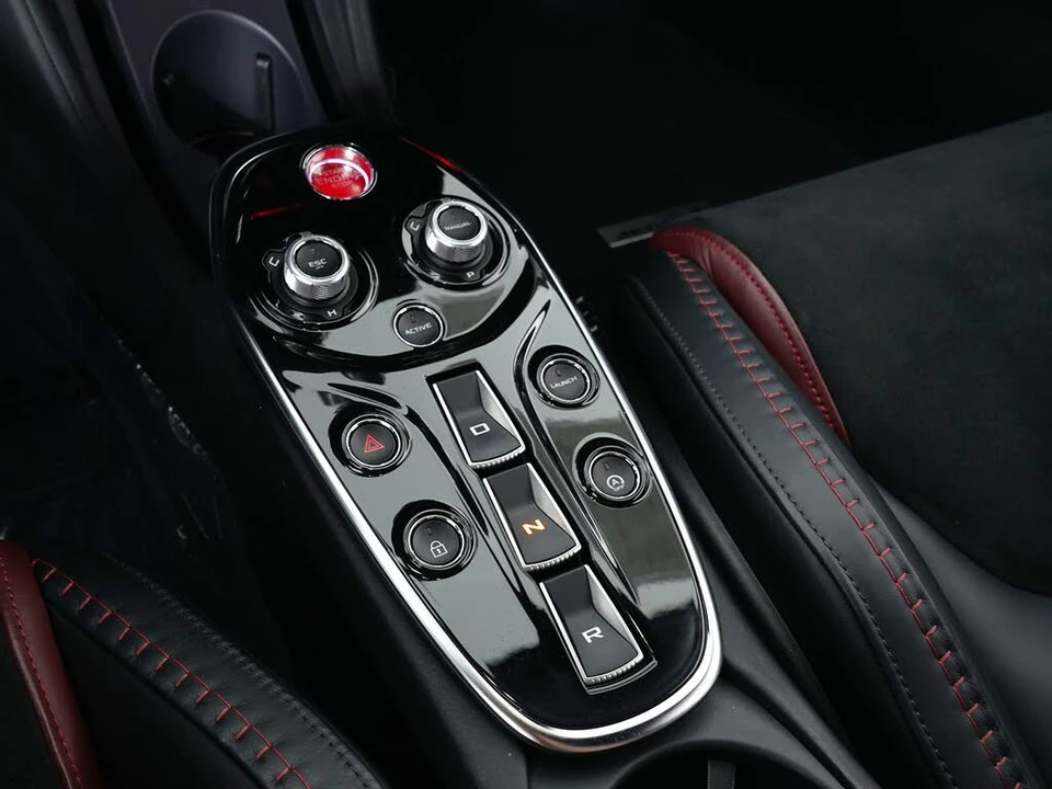 2022 McLaren GT - Image 28 of 30