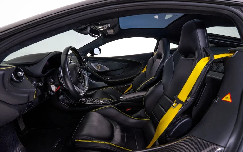 2022 McLaren GT - Image 19 of 26