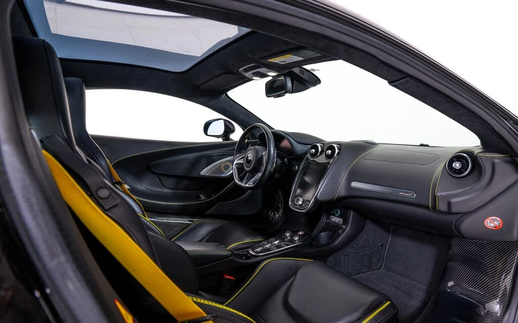 2022 McLaren GT - Image 21 of 26