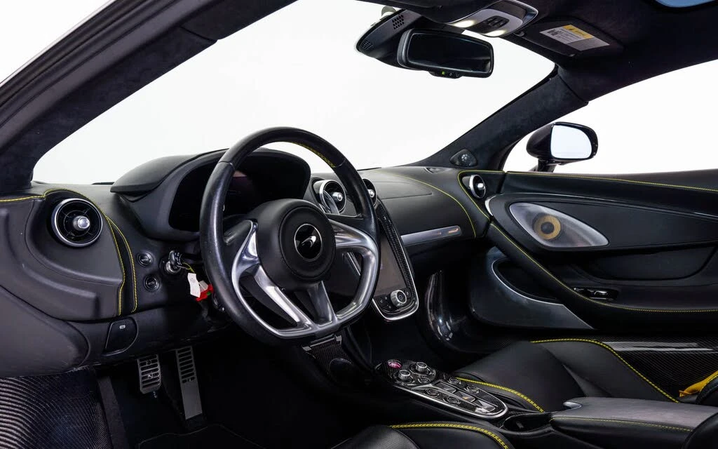 2022 McLaren GT - Image 17 of 26