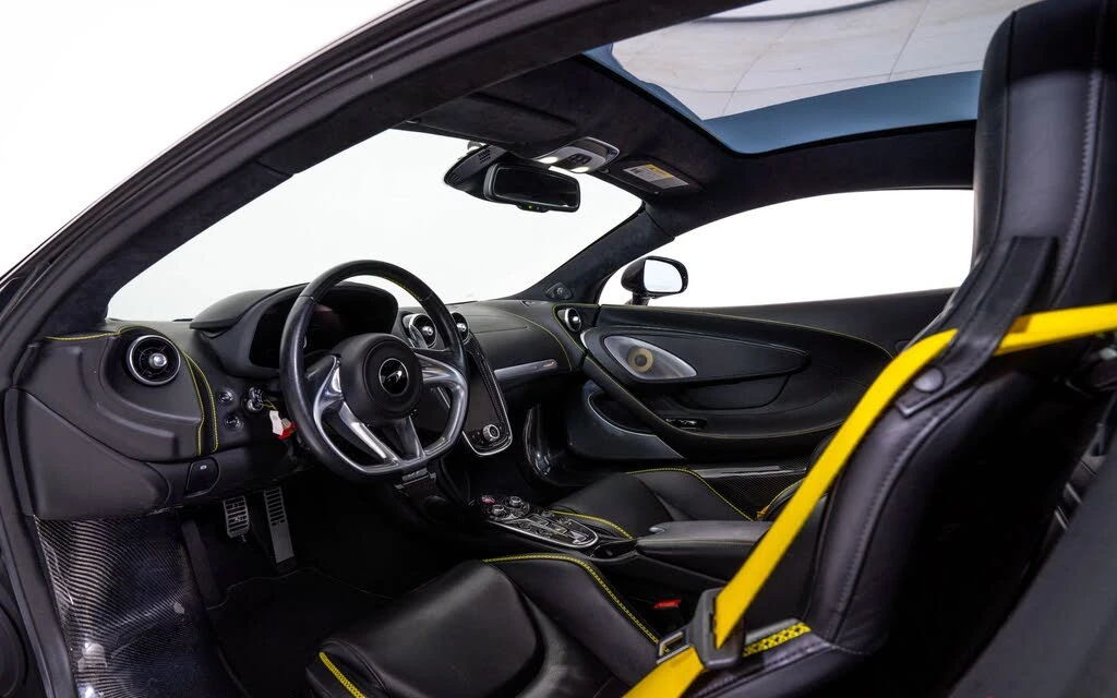 2022 McLaren GT - Image 18 of 26