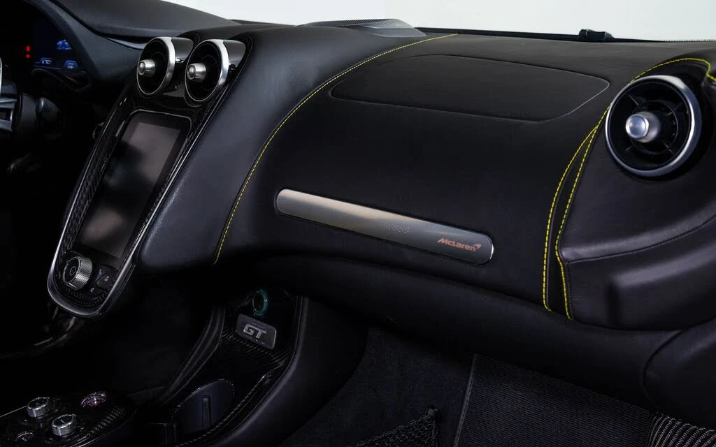 2022 McLaren GT - Image 22 of 26