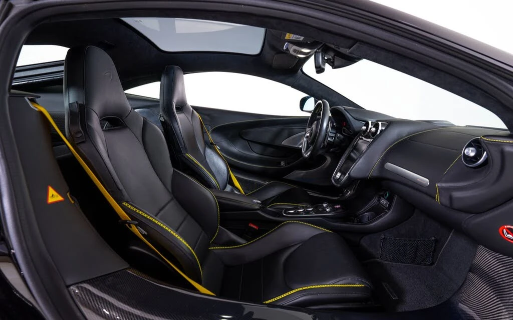 2022 McLaren GT - Image 20 of 26
