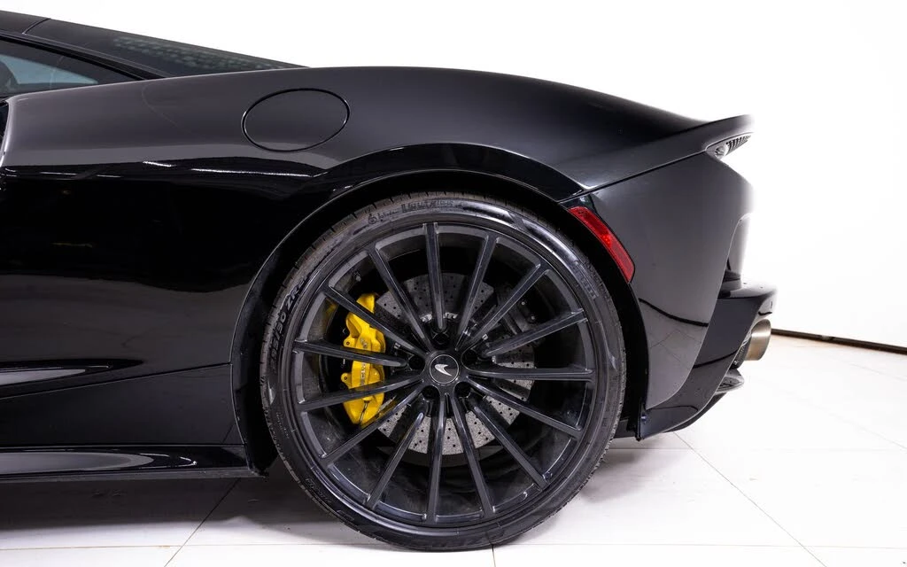 2022 McLaren GT - Image 14 of 26