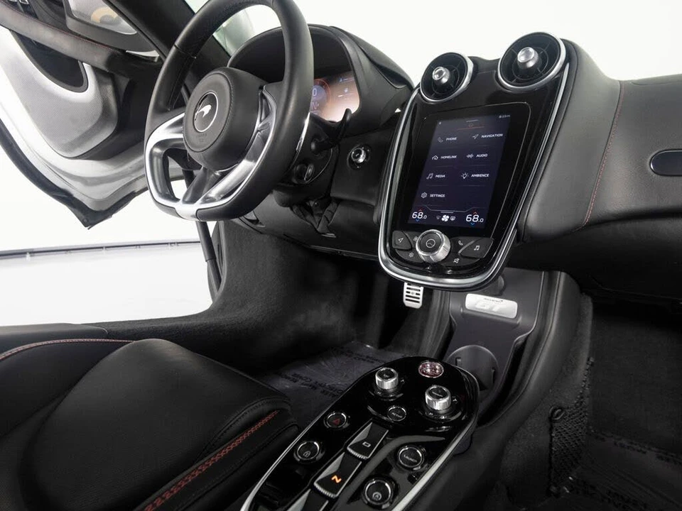 2022 McLaren GT - Image 24 of 31