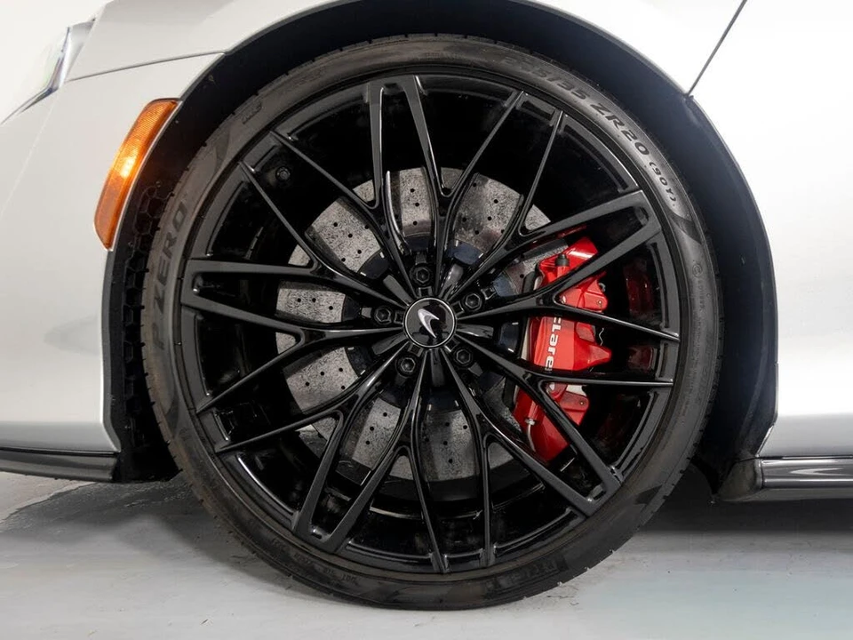 2022 McLaren GT - Image 9 of 31