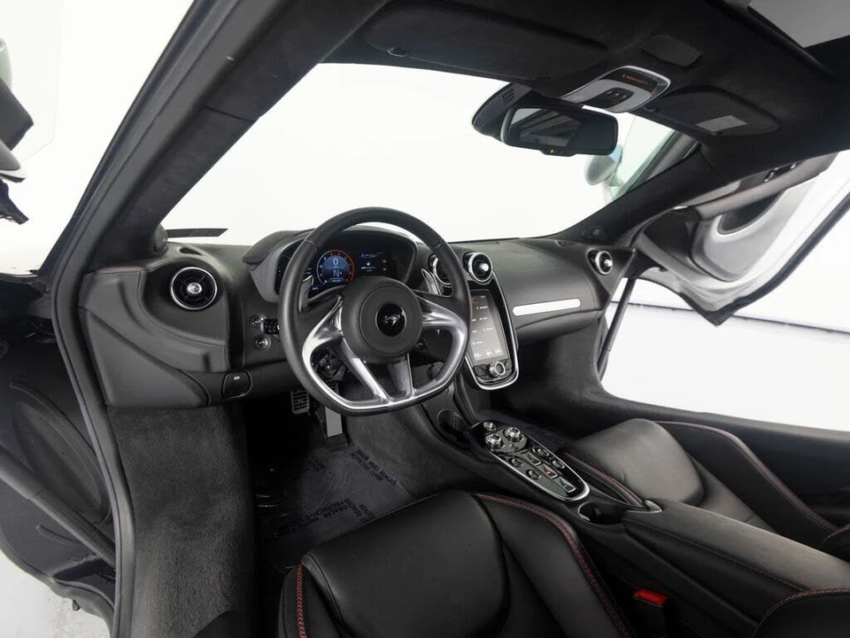 2022 McLaren GT - Image 22 of 31