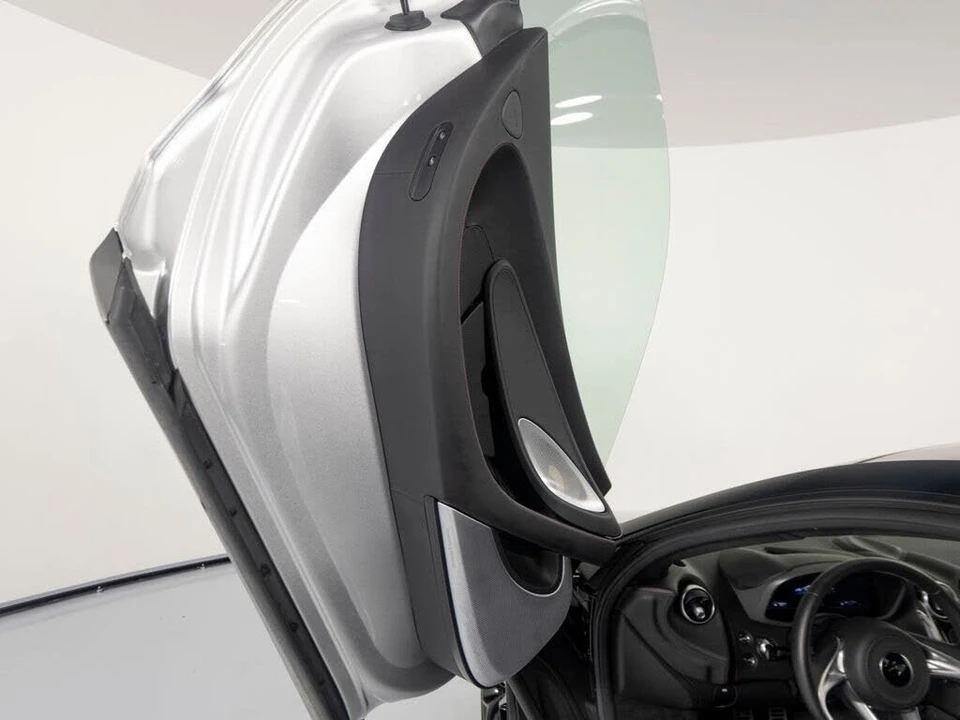 2022 McLaren GT - Image 10 of 31
