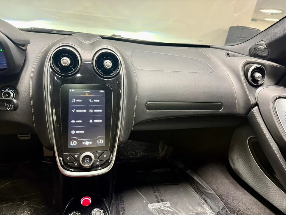 2022 McLaren GT - Image 17 of 23