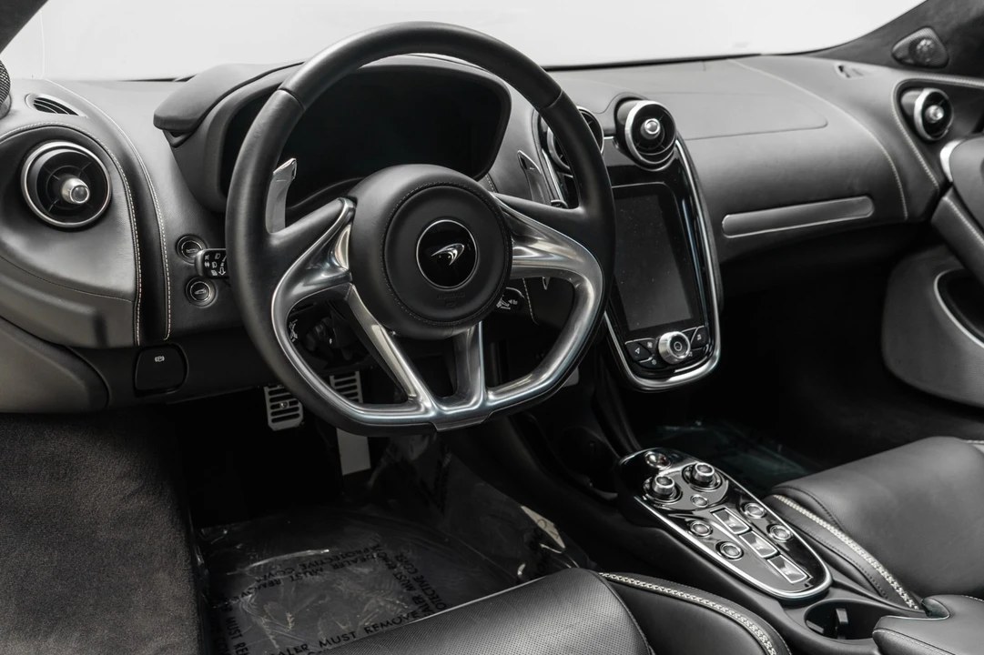 2022 McLaren GT - Image 14 of 21